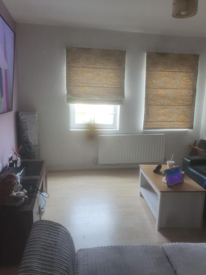 Nice 2 Bed Apartment Лондон Екстер'єр фото